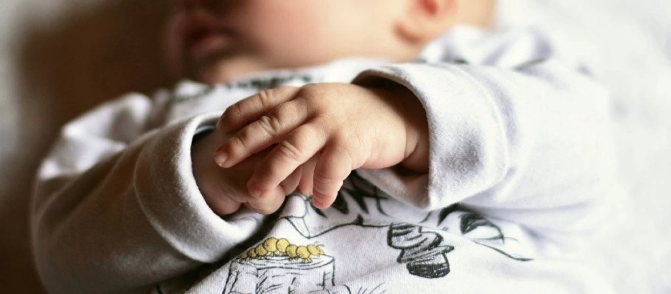 Αλλάζει το νομικό πλαίσιο σε υιοθεσίες και αναδοχές